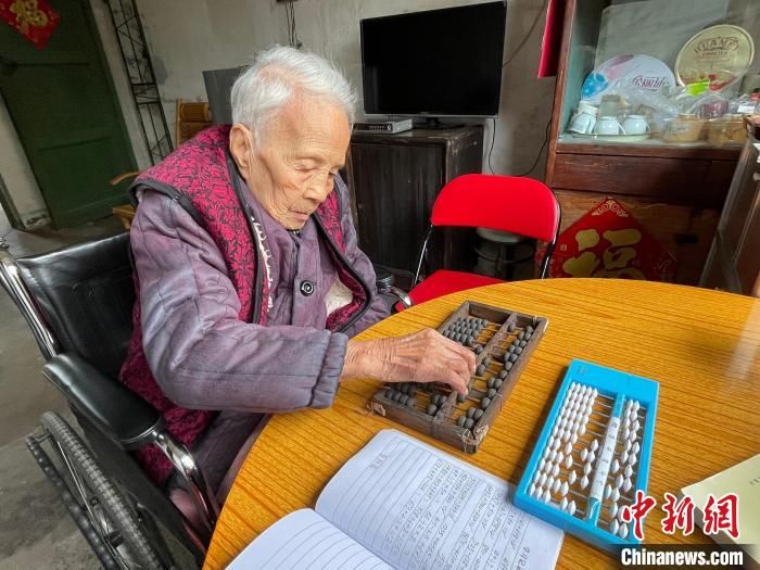 秘籍|广西百岁老人分享“长寿秘籍”：每天学习、运动 保持好心情