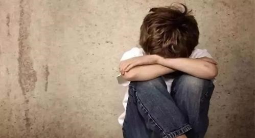 口头禅|孩子挂在嘴边的4句“口头禅”,是自卑的表现,父母要注意