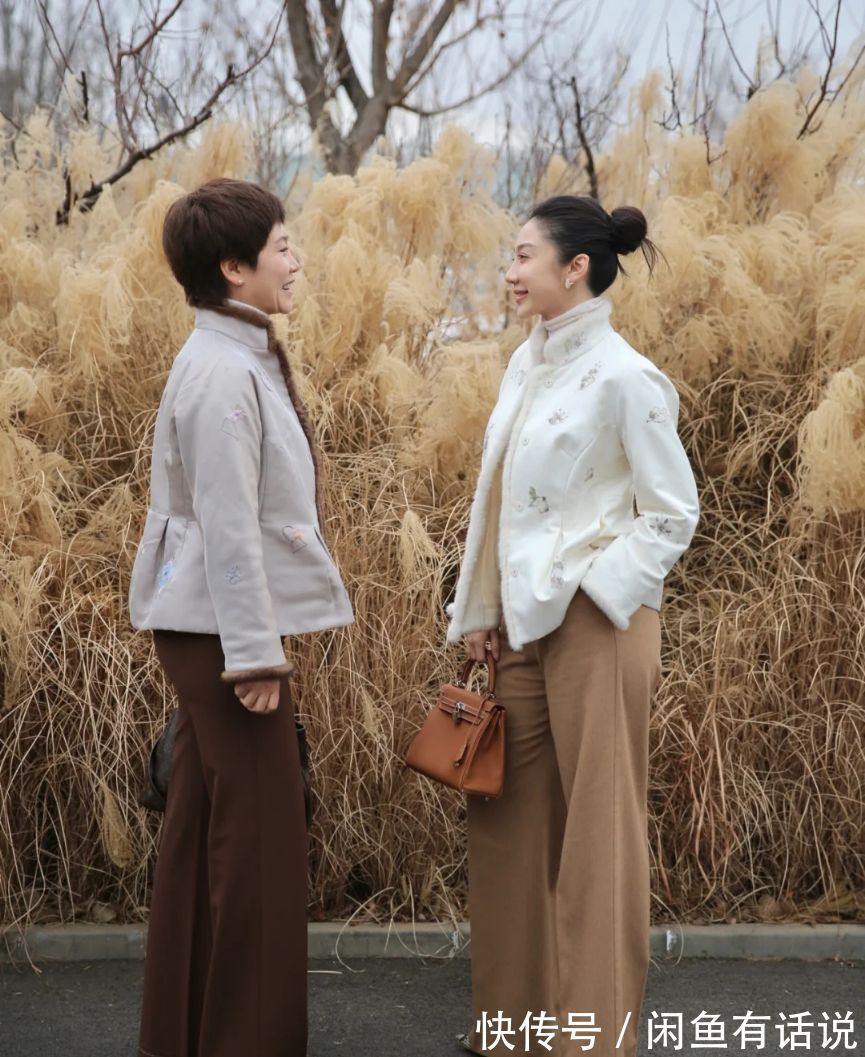元素 被新中式穿搭圈粉了,50岁妈妈贵气,30岁女儿优雅,照着穿就很美