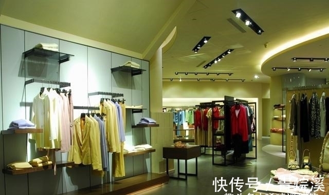 实体店|一样的衣服实体店几百，网上几十竟然差这么多？内幕被揭开