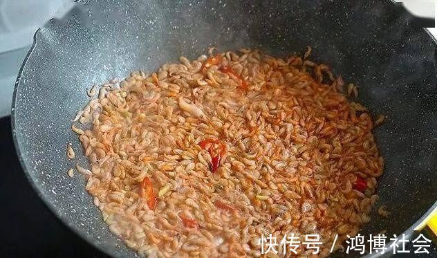 韭菜炒小虾，有红有绿，不错的下酒下饭菜！