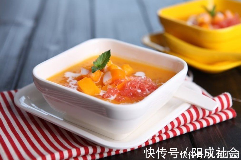 杨枝甘露|孩子爱喝“杨枝甘露”，20一杯太贵！自己做花5元，比买的好喝