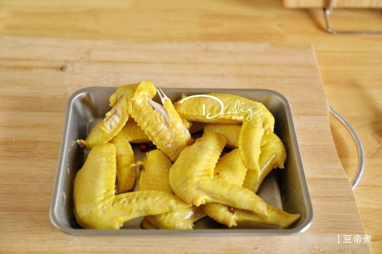 一家三口的午餐在朋友圈火了，整桌没个鱼，网友：精打细算太掉价