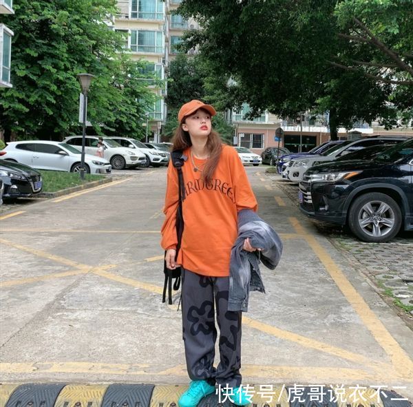 春季穿搭小妙招：颜值不够，“亮色鞋子”来凑