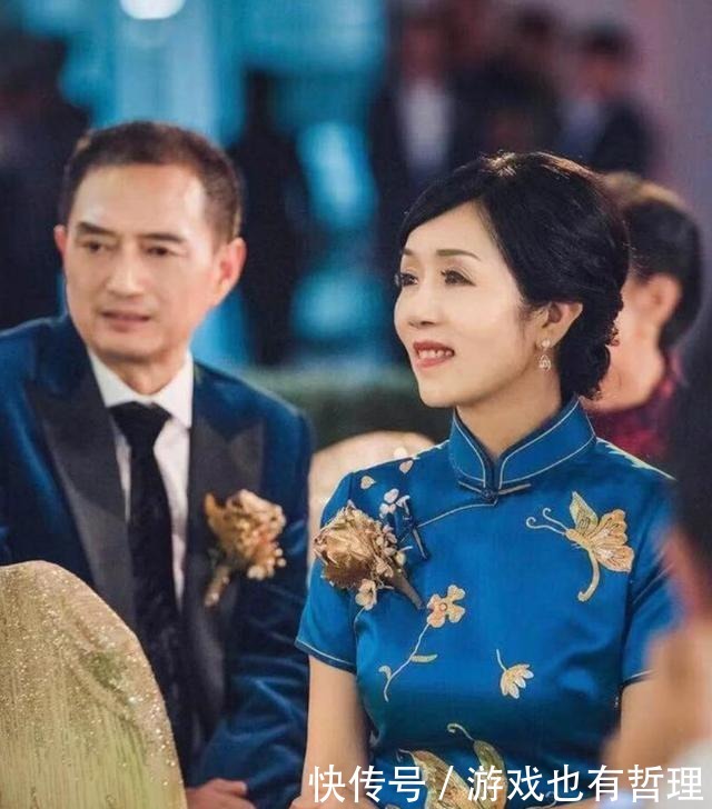 素雅|婚礼上婆婆丈母娘高调走红毯,穿红色旗袍比美,把新娘风头都抢了