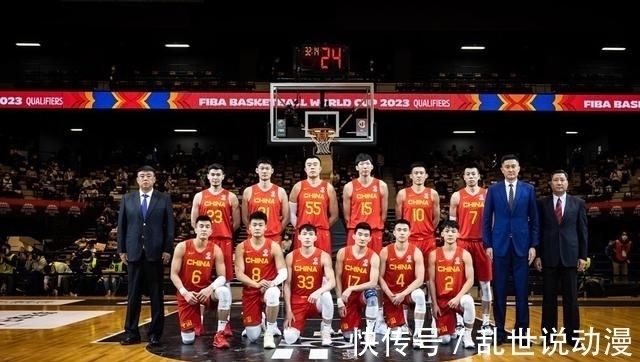 周琦|五人替补出场40分钟0得分,中国男篮两大问题凸显,杜锋要早应对