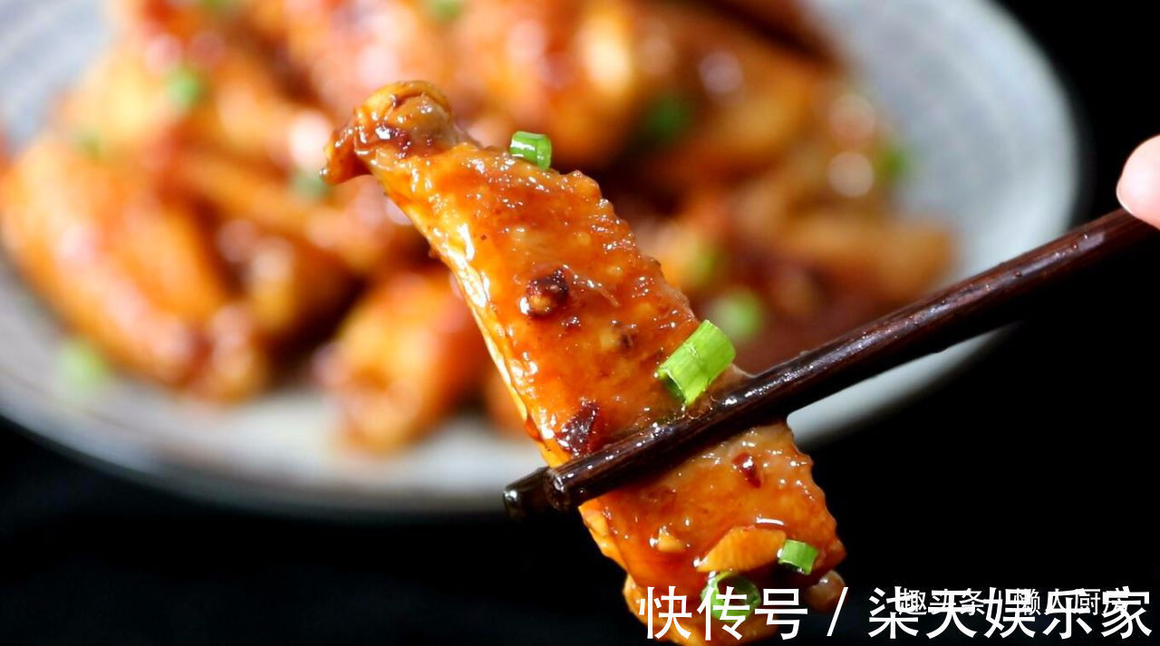 不放油炸，不用油煎，学会鸡翅的新做法，好吃到吮指，皮滑肉嫩