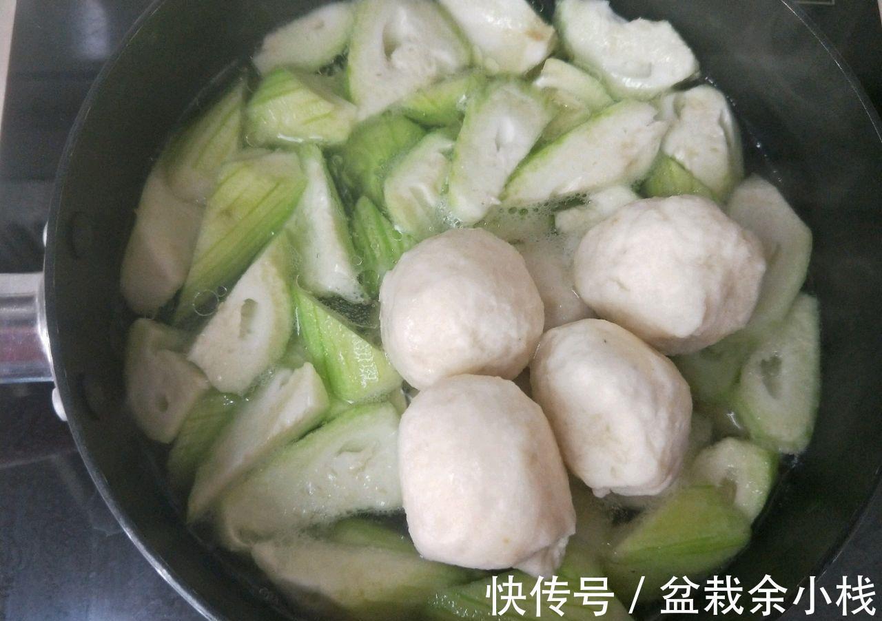 排骨汤|夏天要多喝丝瓜汤，清热下火营养高，低脂高钙比排骨汤更养人