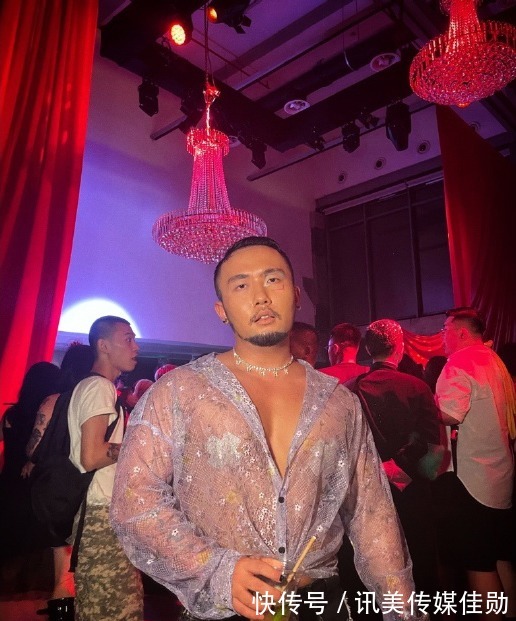 翘臀|名媛胡子飞机头,健身练就一身肌肉,蹲腿塑造出的翘臀肉眼可见!