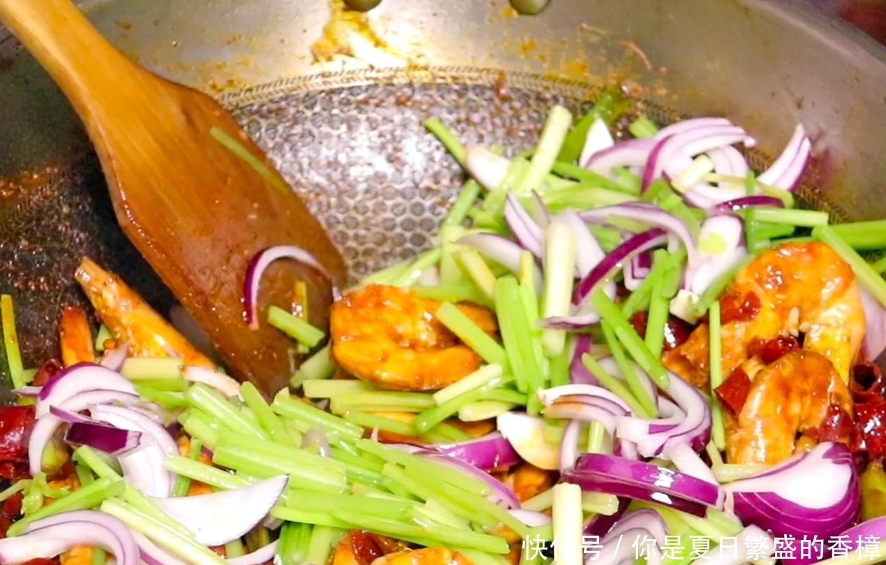  年夜饭，香到一锅都不够吃！不愧是大虾中的“极品”做法，非油炸