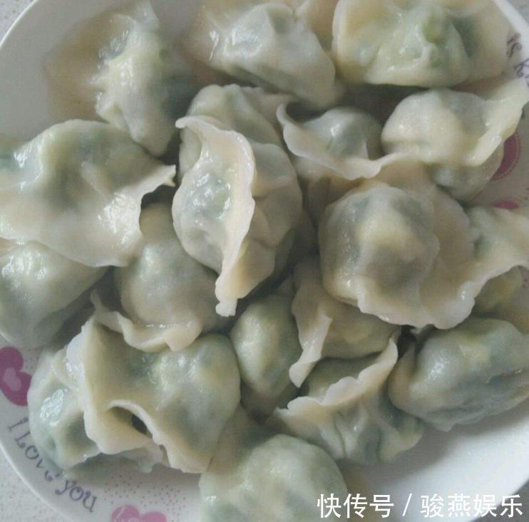 这个菜要多吃,钙是鸡肉的7倍,包成饺子,孩子一顿45个不够吃