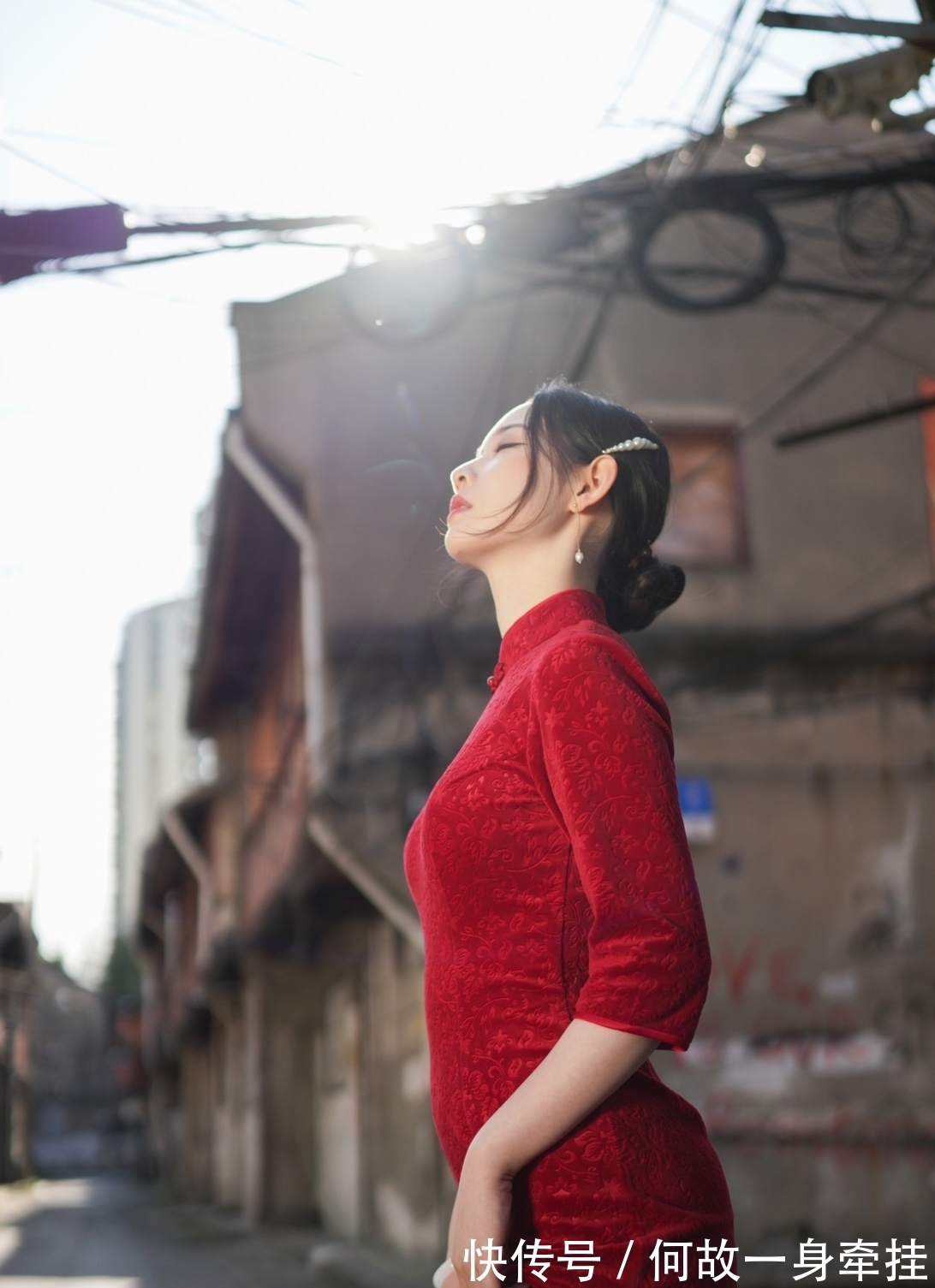 七绝@《咏月》七绝·组诗丨人间尽望今时满,待到满时心已孤