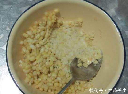 想吃绿豆糕不用买,亲手制作,2分钟学会,香甜细腻,0添加剂