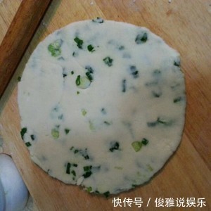 干面粉|鸡蛋的懒人做法,全家都爱吃,只要15分钟就搞定,好吃不上火!