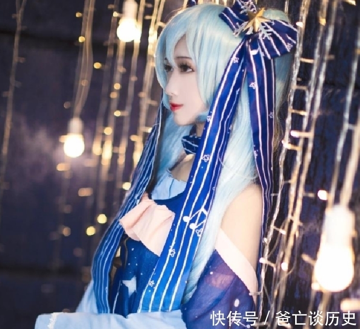 小姐姐cos初音未来，翘起双腿那一刻，谁顶得住？