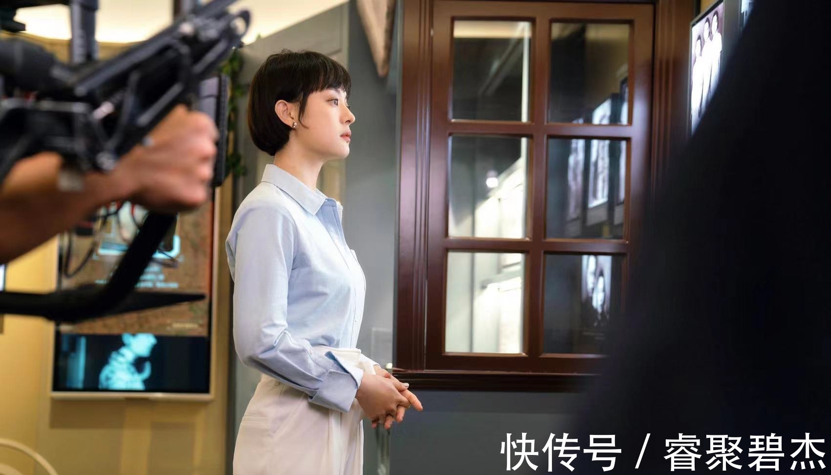 诗诗|如果你的脸有3个特点,说明适合走极简风,纯色的东西很适合你