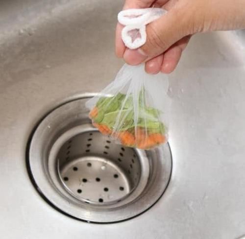 下水道被油污堵住,不要用热水冲,用1个小妙招几分钟就恢复通畅