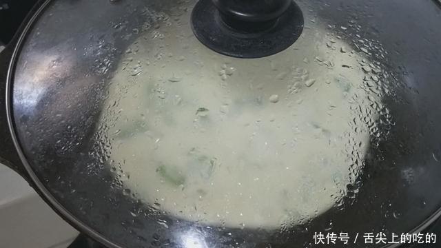 食材|葱花饼这样做太香了,多加1种食材,外酥里软,凉了也不硬,解馋