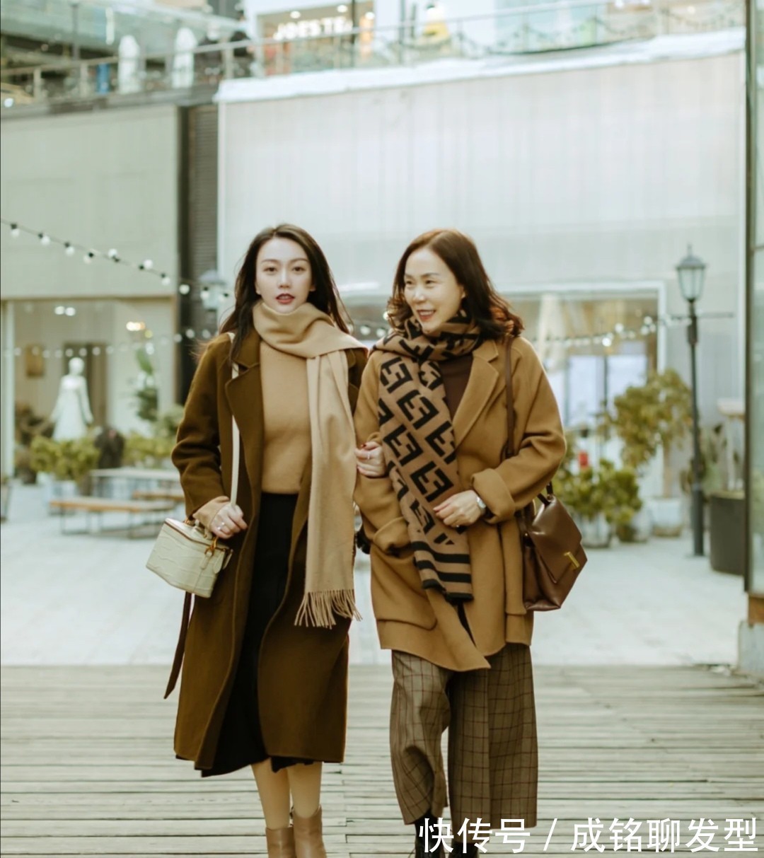 女人|女人不管五十还是六十,尽量别穿得太花哨,这样搭配保暖又显年轻