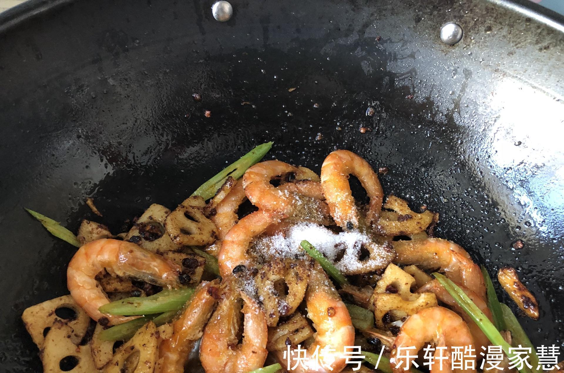 干锅虾|吃一回爱一回的干锅虾，怎么吃都吃不腻，用料简单，在家就能做