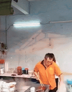 |搞笑GIF:这步子还能迈的再小一点吗?