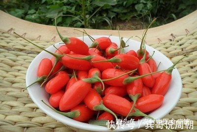 口干癥|每晚睡前嚼5粒枸杞，半個月后，3大好處“會找上你”，早吃早好