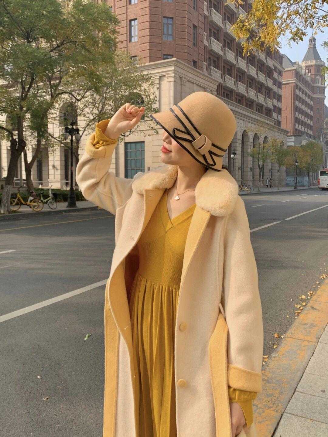 针织连衣裙 偏爱的优雅从容风,也可以将大衣搭得这么美