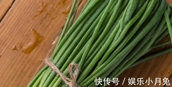 吃不完的葱咋保存？大厨教你2个小窍门，不黄不烂，放1年还翠绿