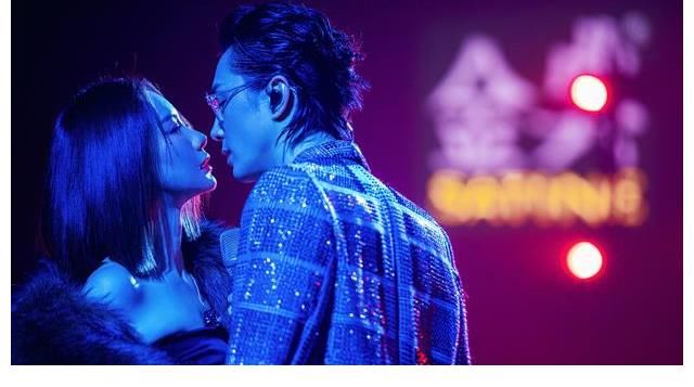 《披荊斬棘的哥哥》總決賽，李承鉉戚薇合唱《天上飛》燃爆全場(chǎng)