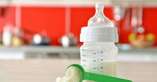 年龄段|新手妈妈母乳不足,宝宝喝完奶粉直接被送医院,你还这样泡奶粉吗