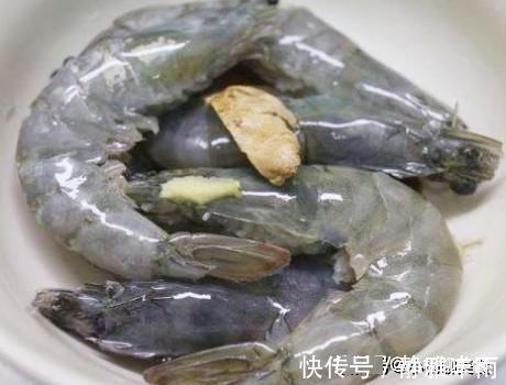 做法|原来椒盐虾做法如此简单，外酥里嫩咸香入味，学会不用去饭店了