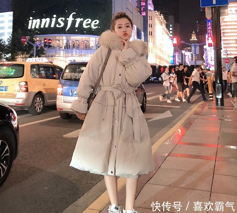 建议大家:羽绒服就买下面这颜色的,保暖还显年轻,几年不过时