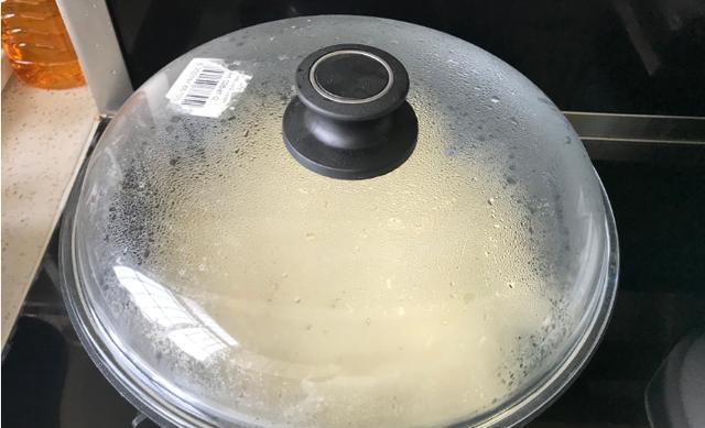 好吃的水煎花卷,拧一拧转一转煎一煎,5分钟出锅