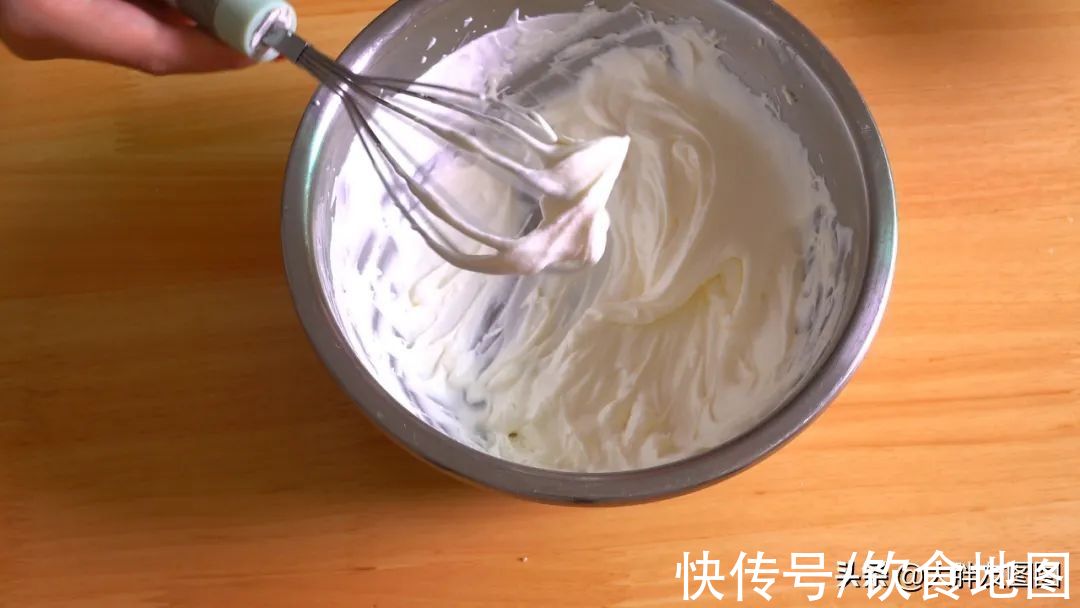 不要烤箱,没有面粉,自制绵密丝滑的安茹蛋糕,一勺挖开,馋了