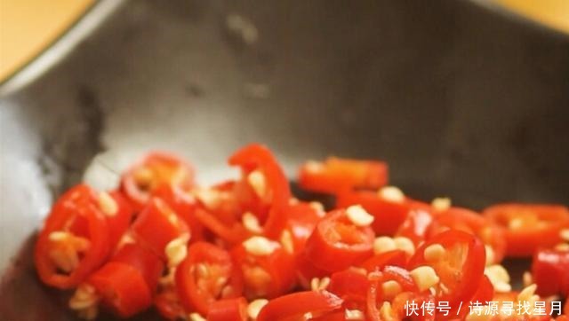 炒猪血时,牢记别直接下锅,多做这一步,猪血鲜香嫩滑没有腥味