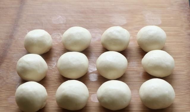 外面一个要8块钱,自己在家做好吃无添加,咬一口酥得掉渣,太香