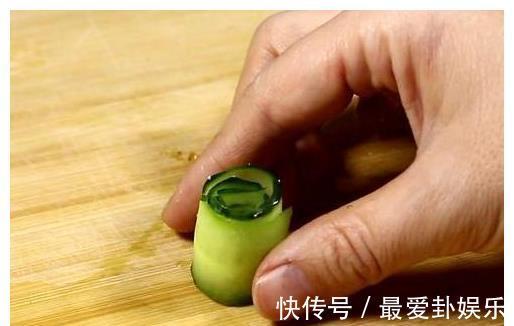 正确做法|凉拌皮蛋时,需要先蒸或煮熟吗?教你正确做法,皮蛋软嫩好吃