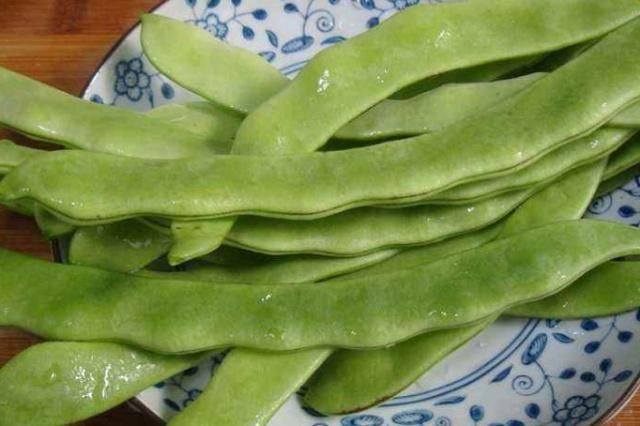 胃部反酸胀痛怎么办?常吃3种“杀菌”菜,胃越来越好