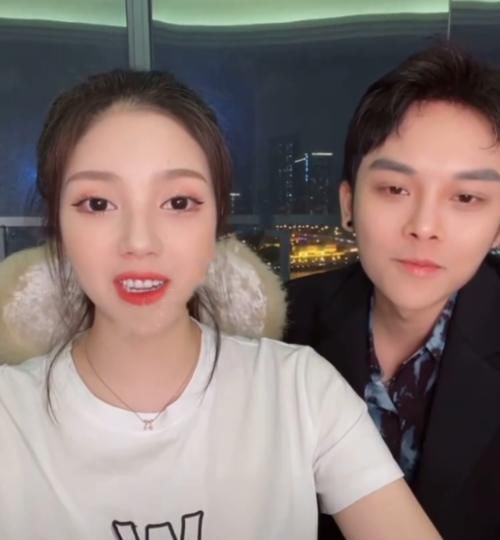 小猪|兜儿做完四维图后，提前给吨吨买婴儿用品，衣服款式暴露孩子性别