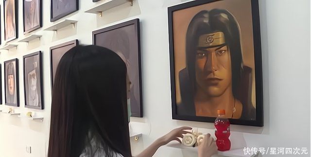 角色|画展现场成为灵堂，女画师为动漫角色办遗照展，宇智波鼬被人上香