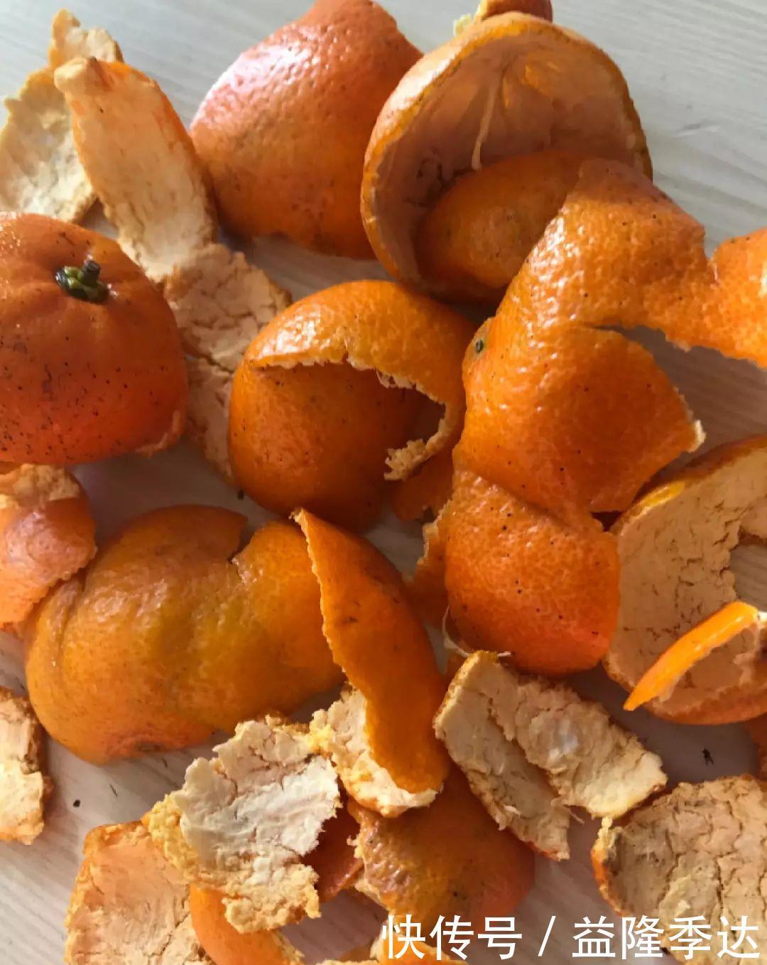 煤渣|家里吃剩的果皮,拿来养花嗖嗖长,不黄叶、开花多