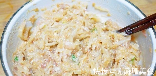 馅饼|今天用萝卜来做个馅饼，外酥里嫩，鲜嫩多汁，一顿能吃4个