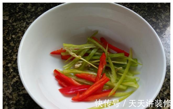 醋溜土豆丝|炒土豆丝，什么时候放醋是关键，很多人搞错，难怪土豆不脆还粘锅
