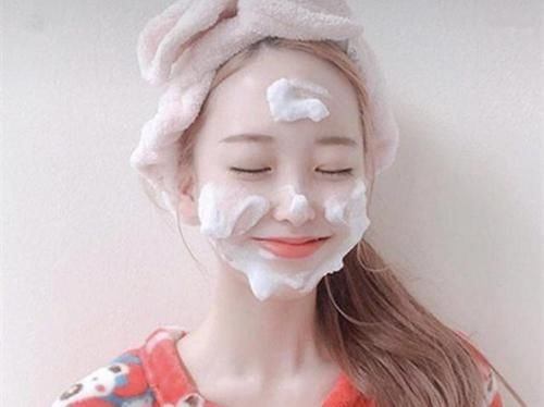 让皮肤变差的3种护肤方式，真的，你还不如只用清水洗脸