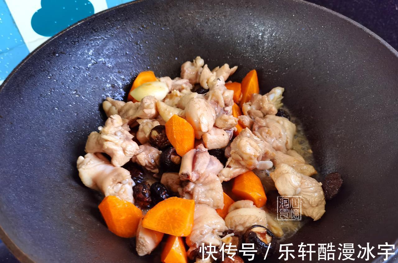 step|做焖烧鸡时,鸡肉要不要先焯水牢记2个窍门,鸡肉不腥爽滑入味