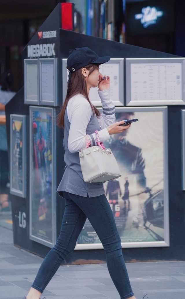 无限|街拍:风光无限的紧身裤之一