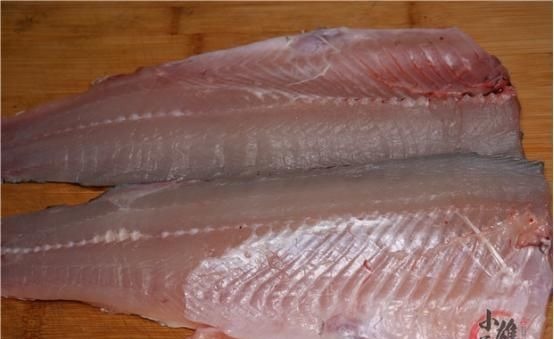 才发现,原来草鱼去刺这么简单,2分钟学会,鱼刺去除快速又干净