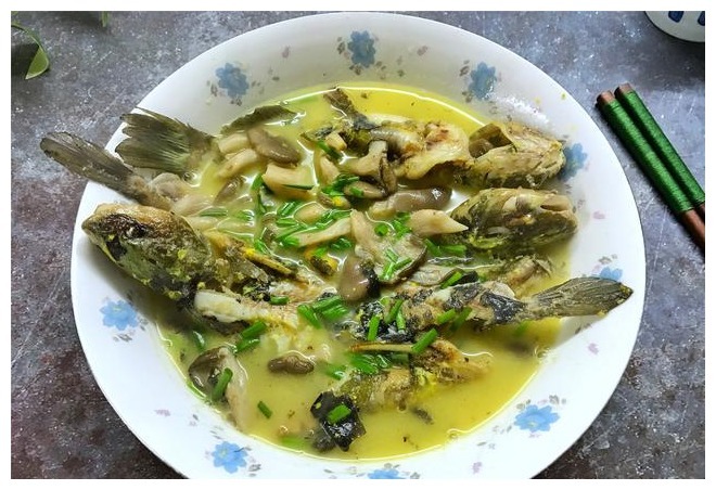 晚餐的这鱼汤孩子最爱,三天二头就要吃,每次汤都喝精光