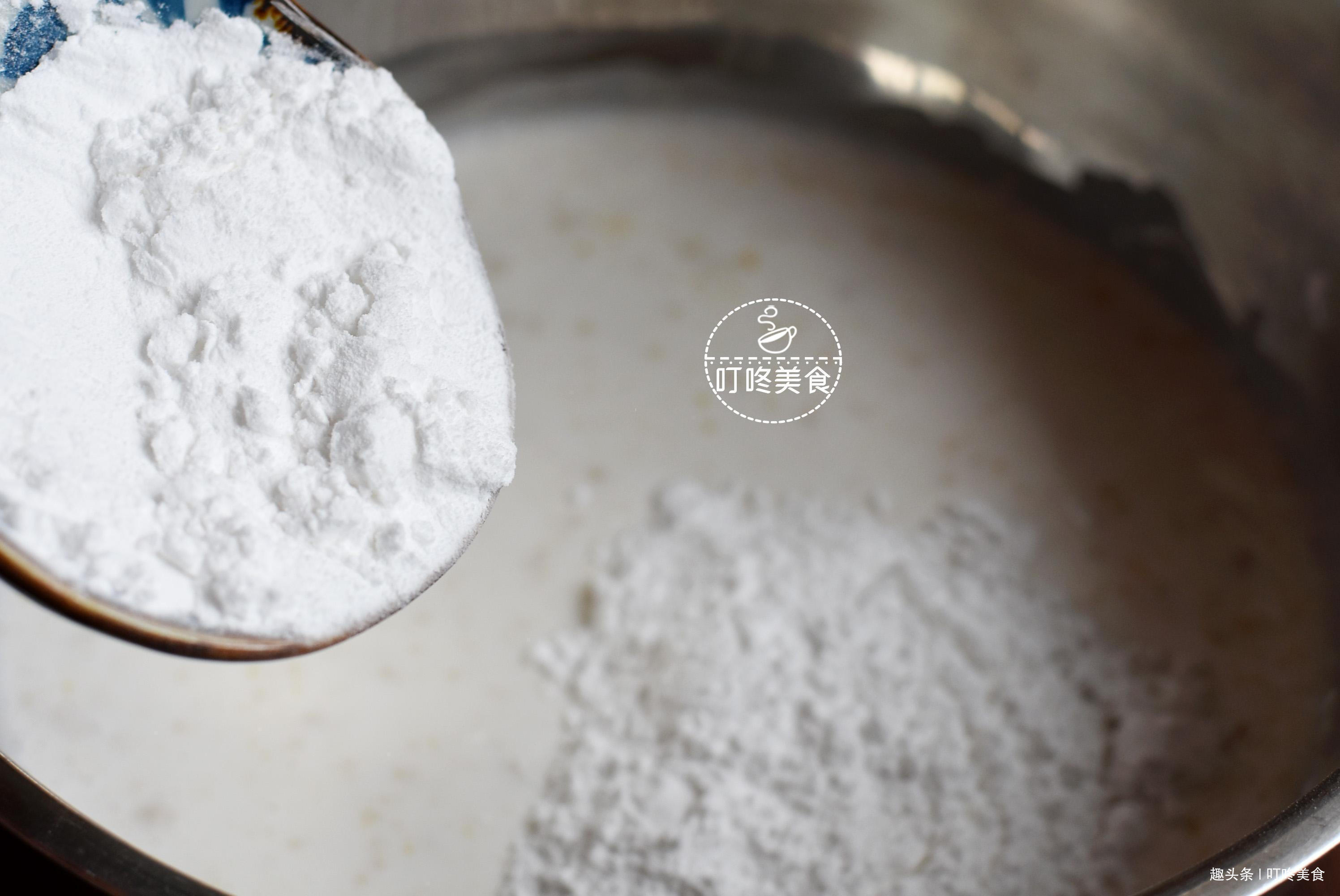 不用面粉也能做的发糕,只需一搅一蒸,又香又软,比蛋糕还美味