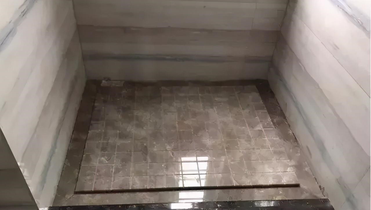 下水口|卫生间别再做斜坡排水了,现在流行这样做,下水更快还防滑